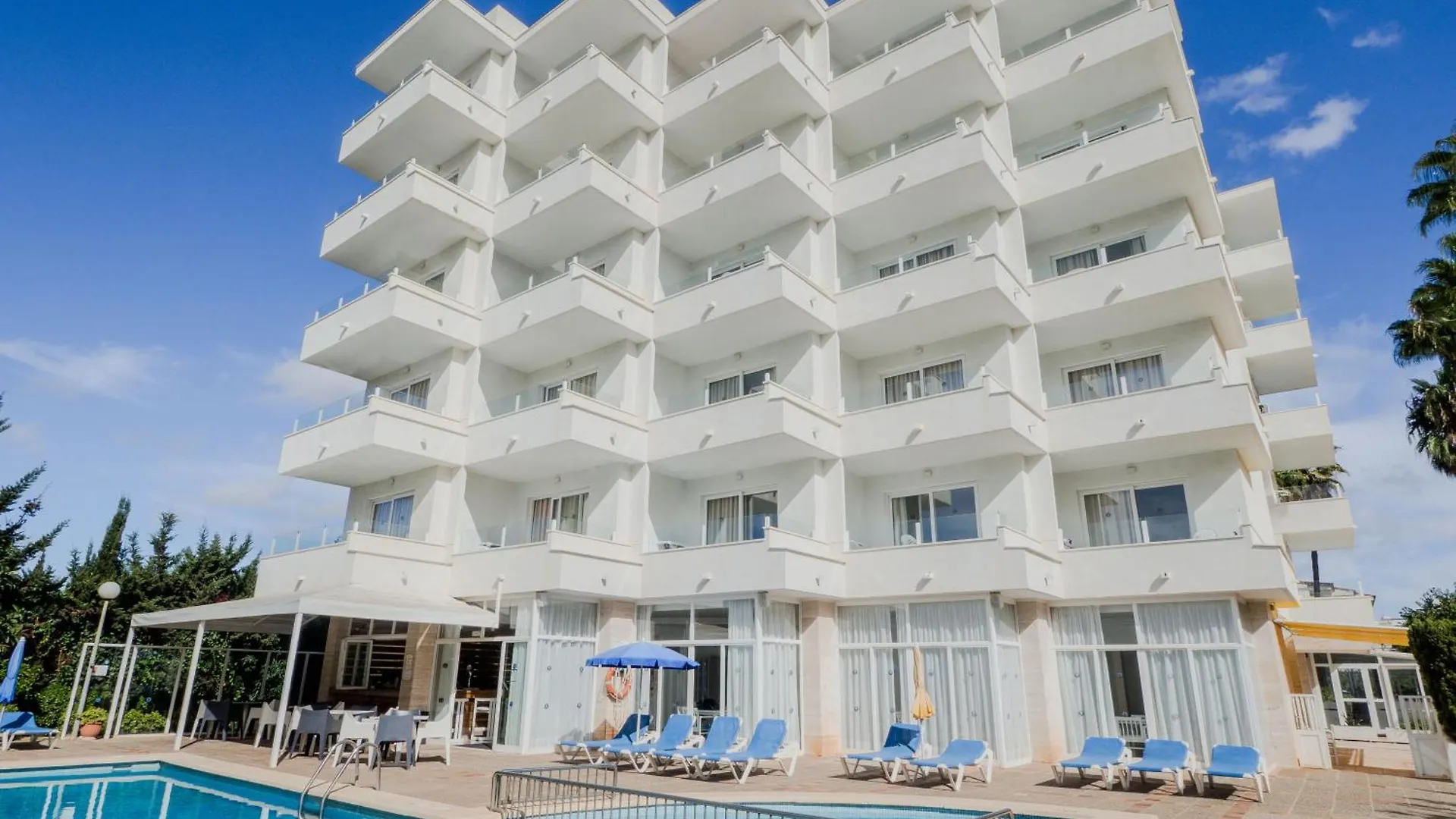 Apartamentos La Santa Maria Cala Millor  Aparthotel Cala Millor (Mallorca)